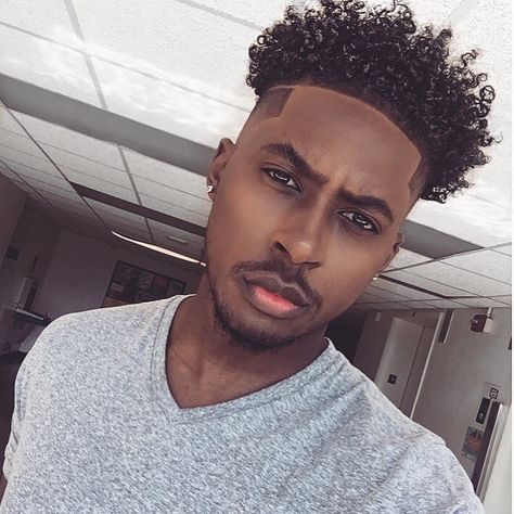 NaturAll™ Club on Instagram: “It’s Man Curl Monday‼️ #MCM 😍 @osaze_akil . . . . . .  #naturallclub #fresherthanyou #healthy_hair_journey #respectmyhair #naturalhairloves…” Natural Hair Men, Black Men Haircuts, Black Men Hairstyles, Men Hairstyles, Mens Braids, Mens Braids Hairstyles, Men Hair, 4c Hairstyles, Curly Hair Men