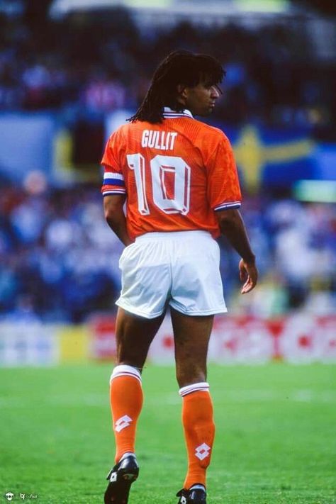 Ruud Gullit - Holland #10 Rudd Gullit, Ruud Gullit, Soccer Images, Football Aesthetic, Football Players Photos, Football Photography, The Real Slim Shady, Gothenburg Sweden, Retro Football Shirts