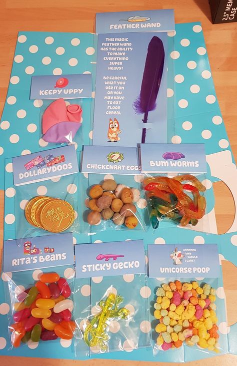 Bluey Birthday Present, Bluey Birthday Breakfast, Bluey Meal Ideas, Bluey Birthday Party Aesthetic, Bluey Birthday Treat Bags, Bluey Theme Party Favors, Bluey Themed Charcuterie Board, Bluey Party Gift Bags, Food Ideas For Bluey Party