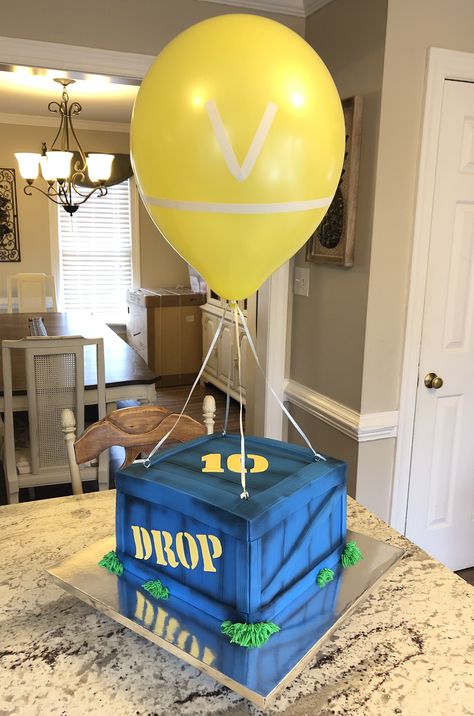 Homemade Fortnite Cake, Fortnite Two Tier Cake, Cake Fortnite Birthday, Fortnite Birthday Party Cake, Fortnite Cakes Ideas, Fortnight Cake Ideas, Fort Nite Cake Ideas, Fortnite Bday Cake, Easy Fortnite Cake Diy