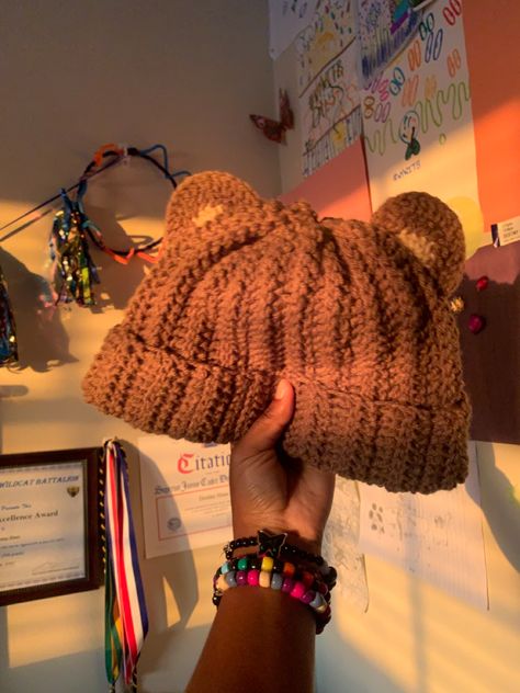 Teddy Bear Beanie Crochet, Bear Ear Beanie Crochet, Crochet Teddy Bear Hat, Crochet Teddy Clothes, Crochet Hat Outfit Ideas, Fun Crochet Beanies, Brown Things To Crochet, Brown Crochet Hat, Brown Yarn Crochet Ideas