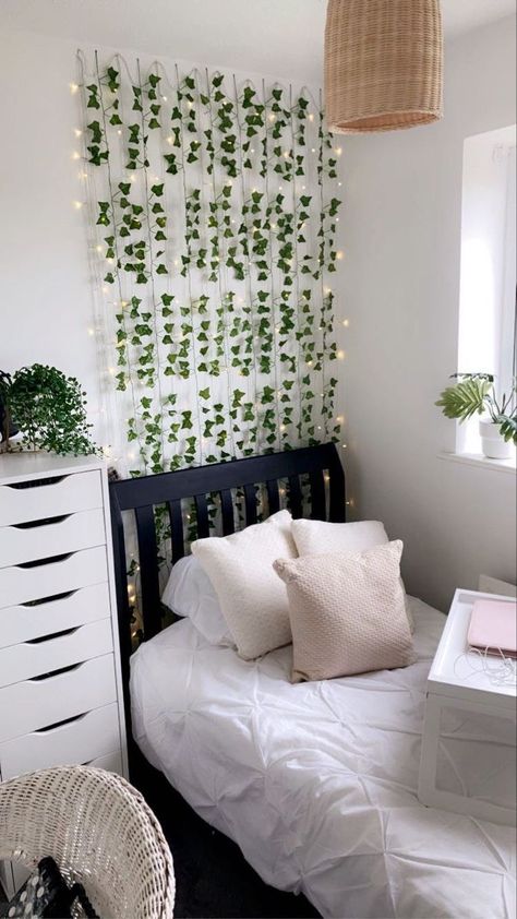 Leaf Aesthetic Room, Christmas Amazon, Bedroom Teen, Lights Diy, Diy Led, Leaf Decoration, Apartment Makeover, Dekorasi Kamar Tidur, Pinterest Room Decor