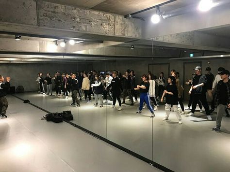 Choreographer Aesthetic, Kpop Trainee Aesthetic, Dance Practice Aesthetic, 1million Dance Studio, Dance Motivation, Dancer Lifestyle, Dance Aesthetic, Dance Dreams, Dancing Aesthetic