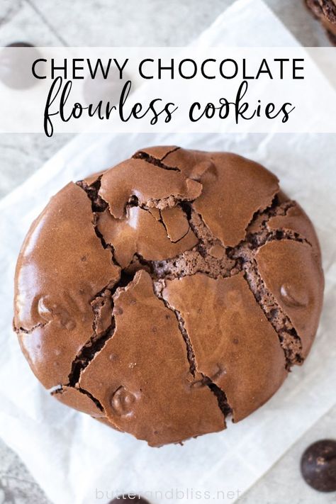 Chewy Chocolate Flourless Cookies!  Easy one bowl recipe for 6 fudgy cookies with crinkled tops and decadent chocolate flavor. ButterandBliss.net | #flourlesscookies #browniecookies #easybakingrecipes Chocolate Flourless Cookies, Fudgy Cookies, Flourless Baking, Flourless Chocolate Cookies, Gf Cookies, Flourless Cookies, Crinkle Top, Cookie Brownie Bars, Cookies Easy