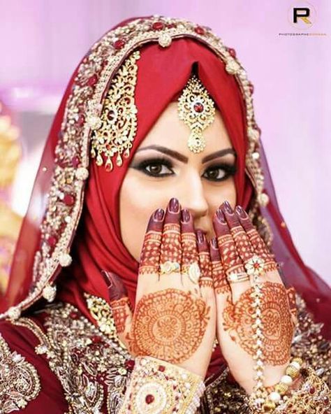 Muslim Dulhan Pose, Muslim Wedding Poses, Muslim Bride Photoshoot, Dulhan Photo, Wedding Dulhan Pose, Egypt Women, Muslim Wedding Dress Hijab Bride, Hijabi Wedding, Dress Poses