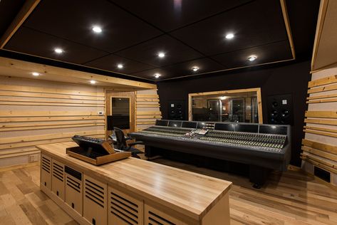 Wes Lachot Design Group || Recording Studio Design and Acoustic Consulting Aesthetic Recording Studio, Luxury Recording Studio, Recording Studio Design Ideas, Music Studio Room Luxury, Recording Studio Aesthetic, Music Studio Aesthetic, Studio Music Room, Studio Room Design, Recording Room