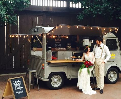 A full-service truck will bring everything you need, including the bartenders, music + lighting. Wedding Food Truck Receptions, Wedding Food Trucks, Food Truck Reception, Food Truck Events, Pizza Food Truck, Food Truck Wedding, Food For Special Event, Food Van, Best Food Trucks