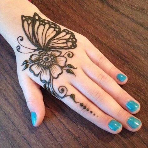 Butterfly Tattoo On Hand, Henna Butterfly, Henna Tattoo Designs Arm, Henne Tattoo, Inai Pengantin, Cute Henna Tattoos, Jagua Henna, ليلو وستيتش, Tattoo On Hand