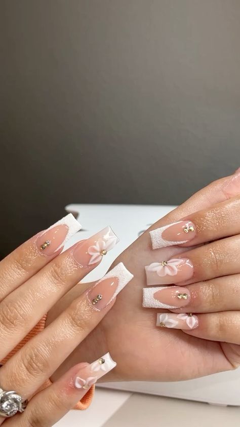 NAILS IN FRESNO, CA✨ DM TO BOOK! on Instagram: “graduation nails🤍🥹🥹 tapered coffin tips @nailstopshop__ ✨ • • •Use code “xEMILYx10” for money off your purchase ✨ • • • #nails #559nails…” 21st Bday Nail Ideas, Nails For Graduation Pictures, College Graduation Nails, Nails For Graduation, Tapered Coffin, Coffin Tips, Grad Nails, Graduation Nails, Graduation Pictures