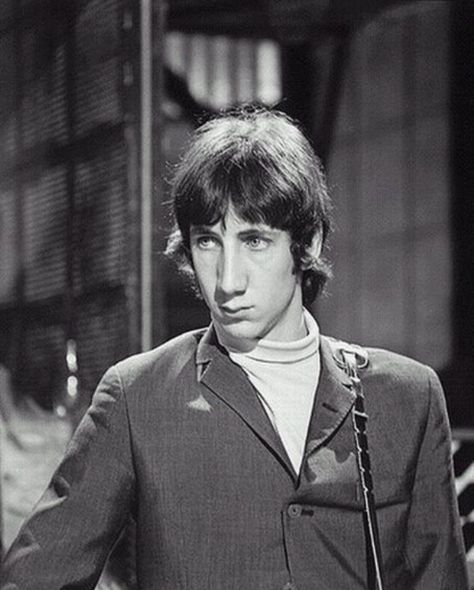 A young Pete Townshend, The Who, 1965. John Entwistle, Behind Blue Eyes, Roger Daltrey, Pete Townshend, Swinging London, Magazine Images, Pop Rock Bands, British Invasion, The Who