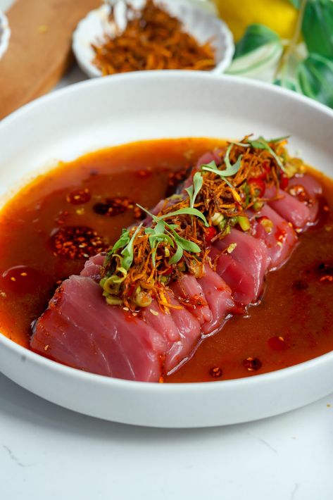 Tuna Crudo How To Make Spicy Tuna, Bistro Food Ideas Dishes, Tuna Crudo Recipe, Halibut Crudo, Tuna Tar Tar, Vegetarian Tuna, Bluefin Tuna Recipe, Crudo Recipe, Tuna Fresh