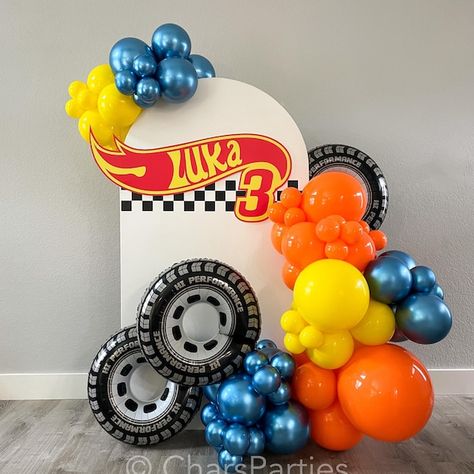 Backdrop inspo for your hot wheels lover! Hot Wheels Decorations, Hot Wheels Themed Birthday Party, Monster Jam Party, Hotwheels Birthday Party, Disney Cars Party, Ariel Birthday, Hot Wheels Party, Hot Wheels Birthday, Monster Truck Party