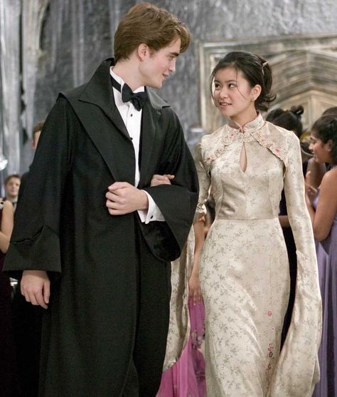 Cedric Diggory and Cho Chang at the Yule Ball (Harry Potter and the Goblet of Fire) Harry Potter Yule Ball, Yule Ball Outfits, Yule Ball Dress, Katie Leung, Harry Potter Couples, Harry Potter Goblet, Percy Weasley, Film Harry Potter, Walburga Black