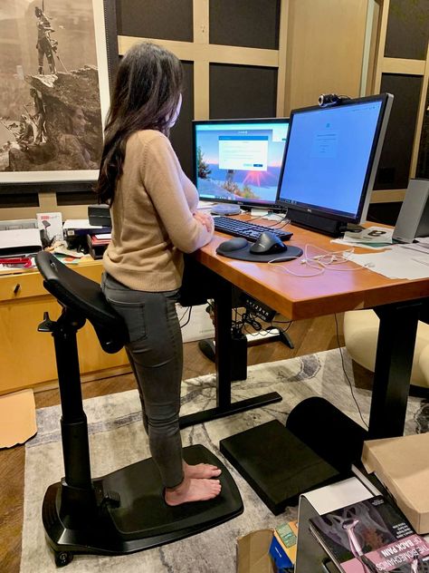 Aesthetic Ergonomic Office, Ergonomic Desk Setup, Ergonomic Home Office, Standing Desk Chair, Home Office Design Ideas, Office Design Ideas, Under Desk Storage, Apartment Office, Ergonomic Desk