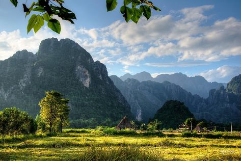 Laos Landscape, Southern Landscaping, Vang Vieng, Sunset Landscape Photography, Photography Water, Landscape Photography Tips, Vientiane, Landscape Photography Nature, Landscaping Company