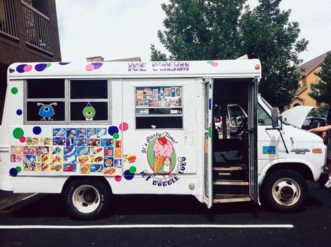 a short bus --> ice cream truck --> sweet and savory bacon infused truck! School Bus Food Truck, Food Truck Inside, Bus Food Truck, Bakery Food Truck, Infused Food, Bbq Trailer, Savory Bacon, Truck Business, Bakery Food