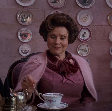 Dolores Umbridge Aesthetic, Harry Potter Fashion Outfits, Umbridge Aesthetic, Umbridge Harry Potter, Harry Potter Umbridge, Annoying Characters, Harry Potter Dr, Professor Umbridge, Tonks Harry Potter