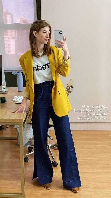 Nobody wants their clothes to age them Yellow Blazer Outfit, Outfits Con Jeans, Blazer Outfits Casual, Looks Jeans, Look Office, Fall Transition Outfits, Yellow Blazer, Transition Outfits, Jean Flare