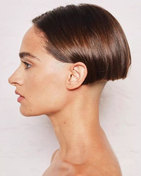 If you’re looking for a new and fun hairdo we have you covered! In this article, we will list a ton of cool, different, and unique types of looks. In ... Lob Hairstyles, Low Taper Fade Haircut, Short Blonde Bobs, Taper Fade Haircut, Straight Hair Cuts, Corte Bob, Cute Short Haircuts, Short Brown Hair, Medium Short Hair