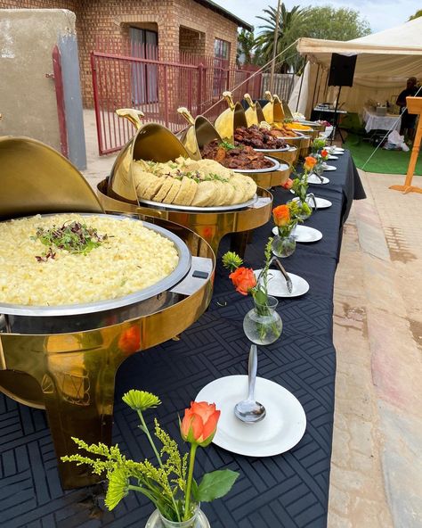 Assiette Design, Food Display Table, Wedding Buffet Food, Buffet Set Up, Catering Food Displays, Food Set Up, Decoration Buffet, Catering Buffet, Catering Display