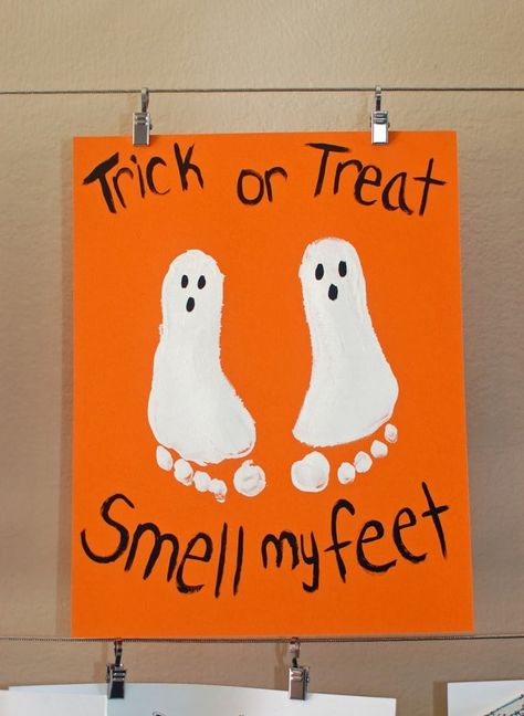 Kids Crafts Toddlers, Halloween Bats Crafts, Halloween Crafts For Kids To Make, Halloween Crafts Preschool, Halloween Sensory, Toddler Painting, Halloween Crafts For Toddlers, Halloween Preschool, Easy Halloween Crafts