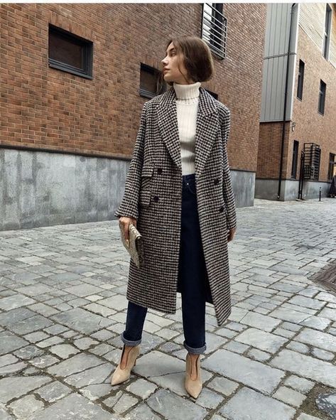 10 Fall Fashion Trends You Need Right Now - fashion - moda - Fall Fashion Coats, Simple Fall Outfits, Chique Outfits, Hijab Chic, Classy Fashion, Casual Winter Outfits, 가을 패션, Fall Fashion Trends, Outfits Fashion