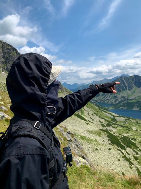 Tatry Outfit Men Aesthetic, Outdoorsy Aesthetic, Black Mask Aesthetic, Tourist Outfit, Trekking Outfit, Gents Hair Style, Aesthetic Men, Men Aesthetic, Outdoor Aesthetic