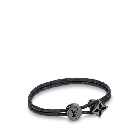 House signatures adorn the sleek cords of the catch it bracelet. The design's adjustable closure system uses two engraved charms: one featuring the lv initials and the other showcasing a pointed monogram flower. Slender canvas straps give this piece the ability to be worn solo or stacked with multiple bracelets. Givenchy Bracelet Men, Lv Bracelet For Men, Gifts For Boyfriend Expensive, Cool Accessories For Men, Men S Jewelry, Men’s Accessories, Men’s Bracelet, Men’s Gifts, Lv Bracelet