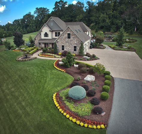 Front Garden Design Ideas Curb Appeal, Gravel Driveway Curb Appeal, Teardrop Driveway Landscaping Ideas, Concrete Driveway Landscaping Ideas, Slope Driveway Landscaping, Along The Driveway Landscaping, Landscape Long Driveway, Garden Bed Along Driveway, Side Of Driveway Landscaping Curb Appeal