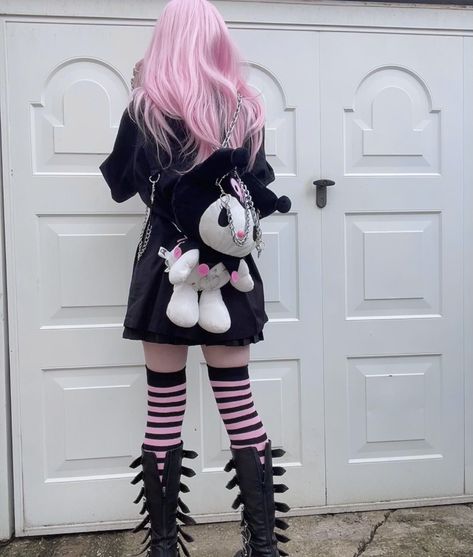 Goth Kawaii Outfits, Pastel Goth Outfits Aesthetic, Pastel Goth Aesthetic Outfit, Goth Outfits Aesthetic, Kawaii Alt, Kawaii Punk, Black Kawaii, Goth Fits, Sanrio Fashion