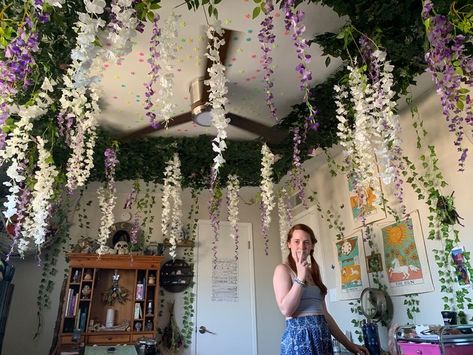 Diy Plant Canopy Bed, Flower Vine Ceiling Bedroom, Flower Vines On Ceiling Bedroom, Low Budget Cottage Ideas, Pink Fairy Aesthetic Room, Hanging Wisteria Decor Bedroom, Ivy Room Decor Ceiling, Cottagecore Ceiling Decor, Wisteria Corner Bedroom