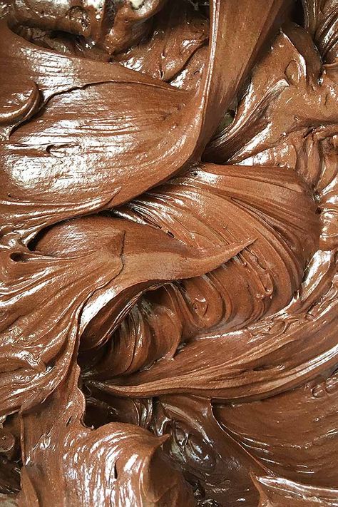 The Best Old-Fashioned Cocoa Fudge Frosting | Foodal.com Ball Desserts, Fondant Recipes, Cocoa Fudge, Chocolate Icing Recipes, Fudge Icing, Cake Pumpkin, Fondant Tips, Recipes Fruit, Cookies Wedding