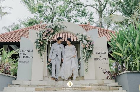 Entrance Gate Wedding, Pintu Masuk Wedding, Welcome Gate Wedding, Wedding Entrance Decoration, Entrance Decoration Ideas, Gate Inspiration, Welcome Gate, Entrance Wedding, Wedding Gate