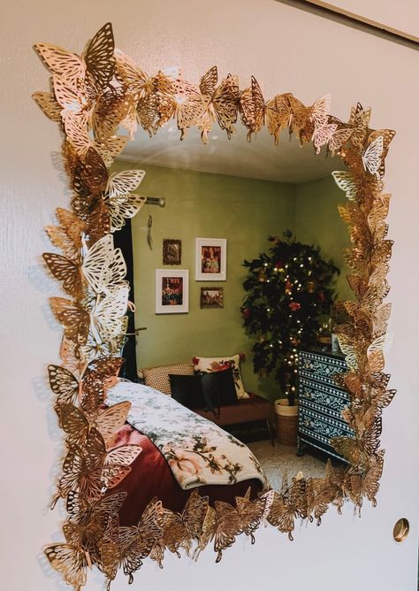 Gold Butterfly Mirror, Mirror Wall Decor Bedroom Diy, Diy Mirror Frame Decoration, Mirror Projects, Fresh Home Decor, Decorated Mirror, Fairy Room, Butterfly Mirror, Mirror Frame Diy