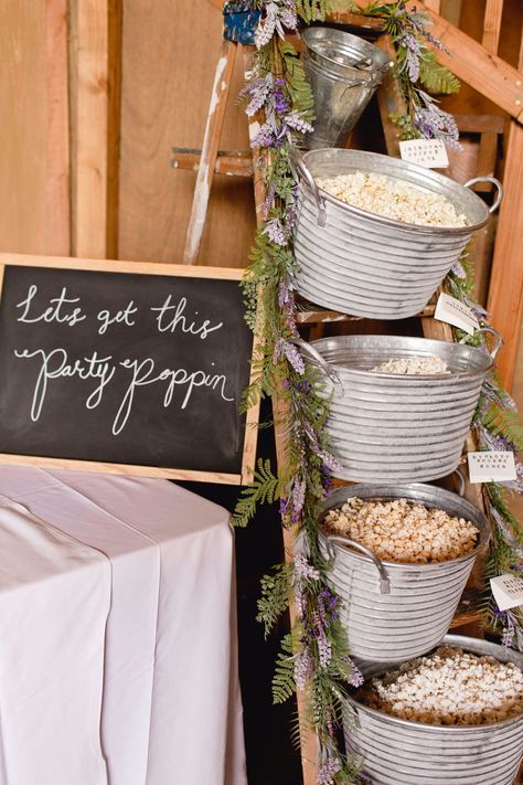 Autumn Wedding Food, Wedding Food Stations, Wedding Ceremony Ideas, Wedding Reception Food, Popcorn Bar, Boda Mexicana, Rustic Fall Wedding, Rustic Wedding Favors, Palm Springs California