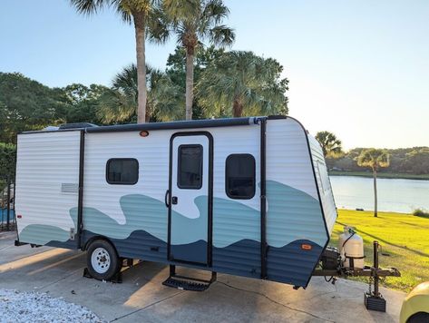 Painting the Exterior of an RV https://allthingswithpurpose.com/painting-the-exterior-of-an-rv-or-trailer/ Painting The Outside Of An Rv, Rv Exterior Remodel, Rv Exterior Paint, Camper Graphics, Caravan Exterior, Camper Exterior, Trailer Redo, Paint Rv, Camper Redo