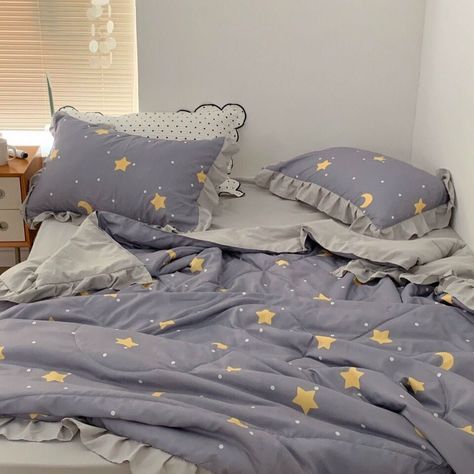 Star Bedroom Aesthetic, Bed Spreads Aesthetic, Agere Room, Celestial Bedding, Cute Bedroom Decor, Cozy Room Decor, Pretty Room, Dream Room Inspiration, Room Makeover Inspiration