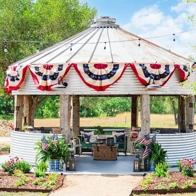 American Flag Bunting, Patriotic Porch, Corn Crib, Yankee Doodle, Shabby Chic Farmhouse, 4th Of July Decorations, House With Porch, Chic Farmhouse, Education Design