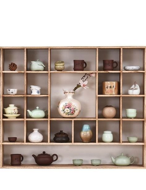 Tea Storage Aesthetic, Tea Set Display Ideas, Japandi Office, Japanese Boutique, Loose Leaf Tea Storage, Tea Set Display, Chinese Tea Room, Tea Cup Storage, Tea House Design