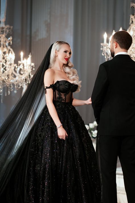 Image Gaun Tulle, Black Wedding Dress Gothic, Lavender Prom Dresses, Prom Dress Trends, Glitter Wedding Dress, Gothic Wedding Dress, White Homecoming Dresses, Wedding Dress Sequin, Red Homecoming Dresses