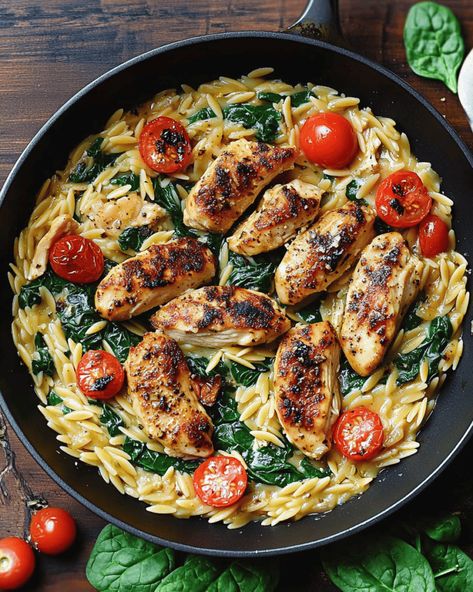 Creamy Chicken Orzo with Spinach and Tomatoes Creamy Chicken Orzo, Orzo With Spinach, Healthy Kids Snack, Baked Potato Soup Easy, Chicken Penne Pasta, Everyone In My Family, Family Meal Prep, New Dinner Ideas, New Year Food