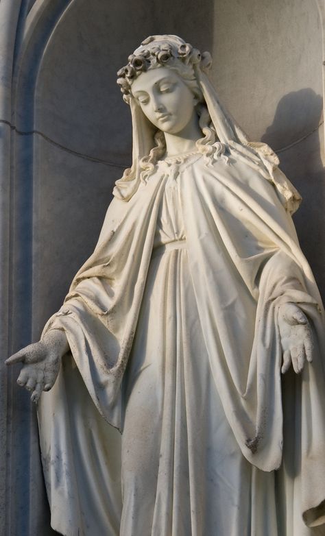 https://flic.kr/p/4A3gyN | Virgin Mary statue | Taken at Holy Cross Catholic Cemetery. Panna Marie, Blessed Mary, Virgin Mary Statue, Mama Mary, Mary Statue, Queen Of Heaven, Art Sacre, Blessed Mother Mary, The Virgin Mary