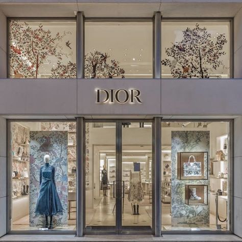 Dior Flagship Store, Dior Store, Window Installation, Store Front, Facade Design, Boutique Design, Facades, Luxury Store, Design Reference