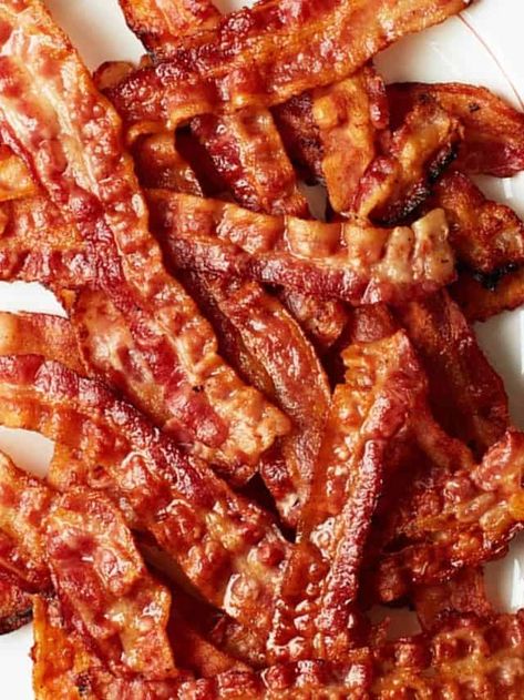 Crispy Bacon in the Oven - BENSA Bacon Lovers Society Oven Baked Bacon, Fingerfood Party, Bacon In The Oven, Bacon Lover, Baked Bacon, Candied Bacon, Bacon Recipes, Crispy Bacon, Foods To Eat