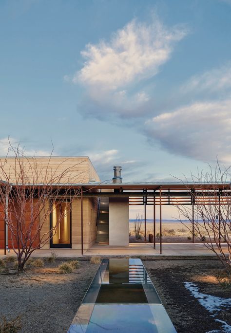 Lake Flato’s Marfa Ranch House emerges as a geometric mound in the Texas desert Texas Desert, Lake Flato, Ranch House Designs, Rammed Earth Wall, Rove Concepts, Rammed Earth, American Architecture, Earth Homes, Building Companies