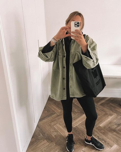 Caroline Sullivan on Instagram: “Ad. Perfecting that ‘school run mum’ style ahead of next week…💔 I know a variation of this will be my go style when I’m rushing out of…” Mum Style, Trainers Outfit, Look Boho Chic, Walking Outfits, Have A Great Sunday, Sunday Outfits, Mum Fashion, Look Boho, Stil Inspiration