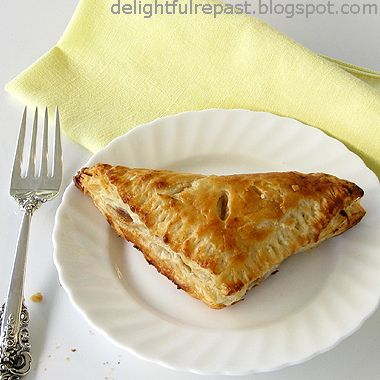 CRANBERRY-APPLE TURNOVERS.....  Delightful Repast: March 2013 Ruff Puff Pastry, Quick Puff Pastry, Pastry Dishes, Apple Turnovers, Puff Pastry Recipes, Pastry Brushes, Apple Cranberry, Hand Pies, Granny Smith Apples