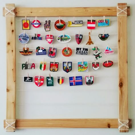 Diy Sticker Display Ideas, Ways To Display Stickers, Displaying Stickers Collection, Patch Collection Display Ideas, Ways To Display Pins, How To Display Patches Ideas, Sticker Collage Display, Sticker Collection Ideas, How To Display Stickers