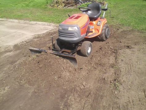 Lawn Tractor Modifications, Lawn Tractor Attachments Diy, Hitch Attachments, Garden Tractor Attachments, Atv Attachments, Diy Tools Homemade, Riding Mower Attachments, Homemade Tractor, Mini Tractor