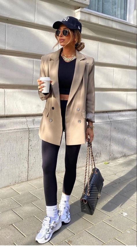 Look Legging, New Balance Outfit, Neue Outfits, Elegante Casual, Looks Street Style, Athleisure Fashion, Athleisure Outfits, Looks Chic, Sporty Outfits